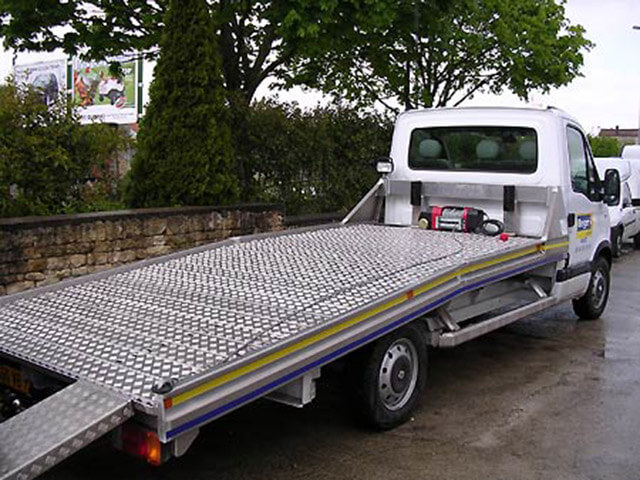 Camion porte-voiture / plateau avec treuil - PTAC 3,5 t - Kiloutou