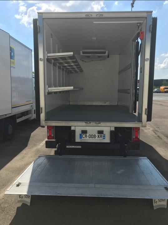 Camion frigorifique 3T5 12m3 avec hayon | image 3