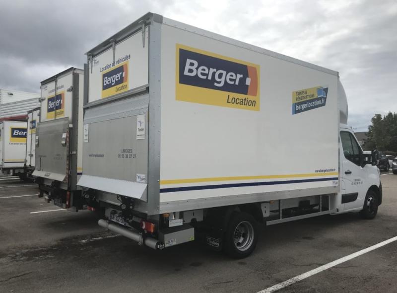 Renault Master 130.35 châssis-cabine avec caisse 20m3 et hayon élévateur | image 1