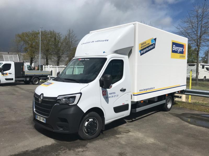 Renault Master 130.35 châssis-cabine avec caisse 20m3 et hayon élévateur | image 6