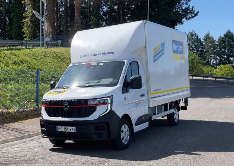 Renault Master 130.35 châssis-cabine avec caisse 20m3 et hayon élévateur | image 1