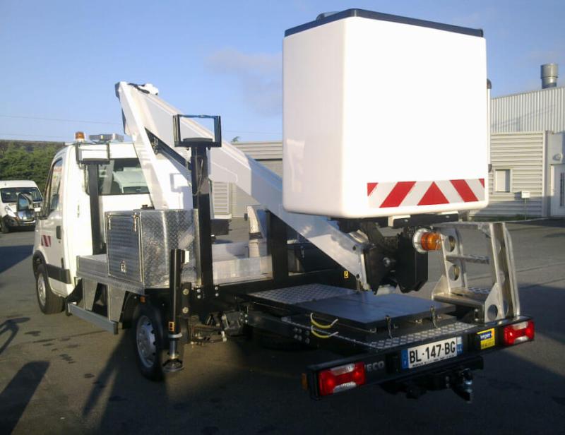 Nacelle de 15m sur un châssis permis VL | image 1