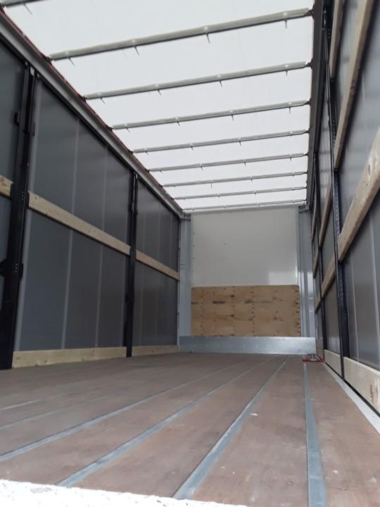 Porteur 4x2 19T avec rideaux coulissants | image 6