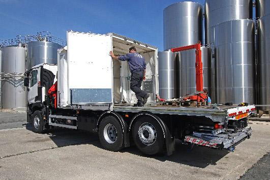 Renault C380 plateau bâché et grue Palfinger PK 14501 | image 1