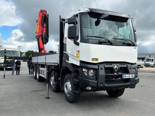 Renault C 440 P8x4 OFF ROAD Plateau-ridelles grue | image 1