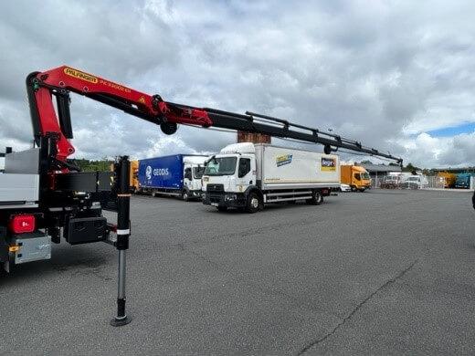 Renault C 440 P8x4 OFF ROAD Plateau-ridelles grue | image 2