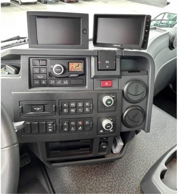 Renault C 440 P8x4 OFF ROAD Plateau-ridelles grue | image 8