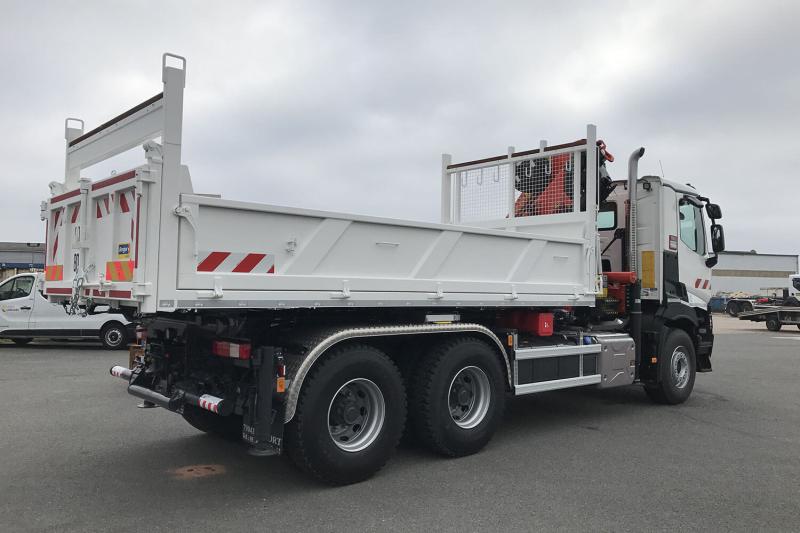 Renault C430 6x4 version K pour le transport et la pose de poteaux | image 1