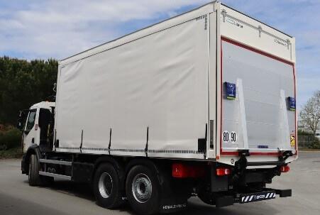 Renault C380 plateau bâché avec grue et hayon rabattable | image 2