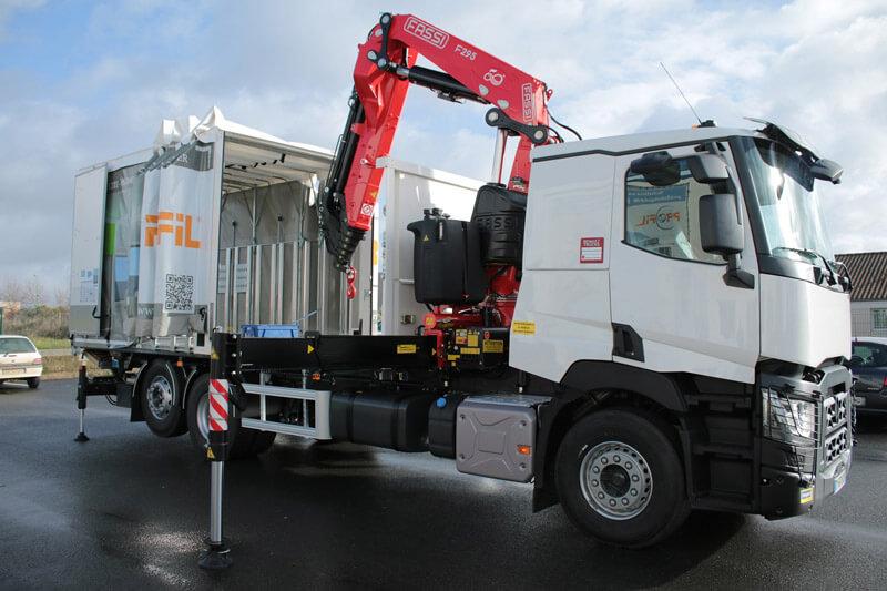 Renault C430 plateau bâché et grue Fassi F295 | image 1