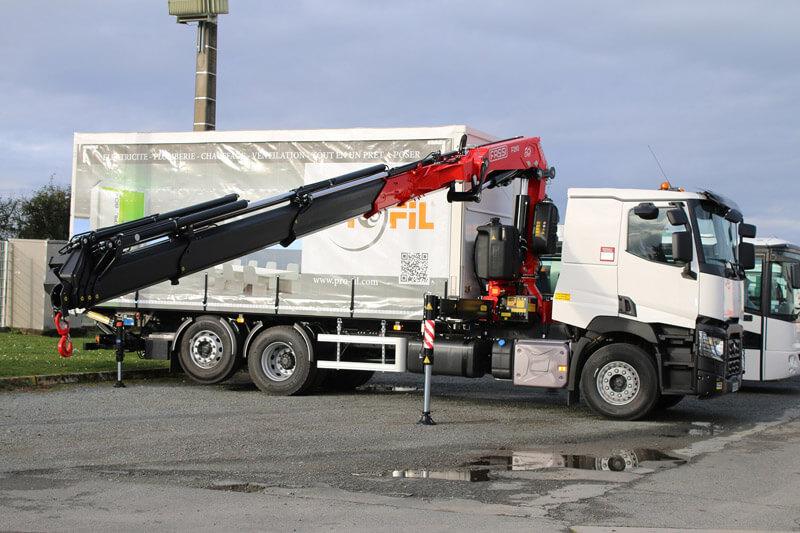 Renault C430 plateau bâché et grue Fassi F295 | image 2