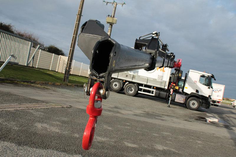 Renault C430 plateau bâché et grue Fassi F295 | image 3