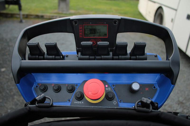 Renault C430 plateau bâché et grue Fassi F295 | image 5