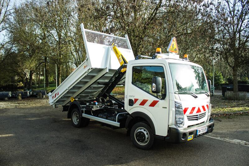 Renault Maxity 140.35 avec bras hydraulique | image 1