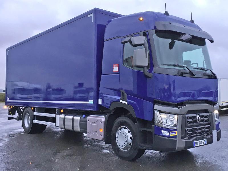 Renault T380 pour le transport de produits dangereux | image 1