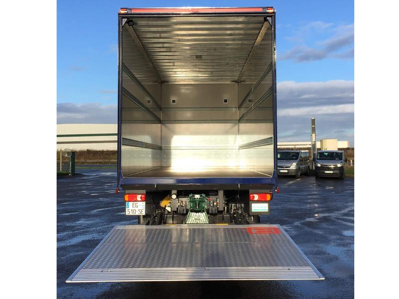 Renault T380 pour le transport de produits dangereux | image 2