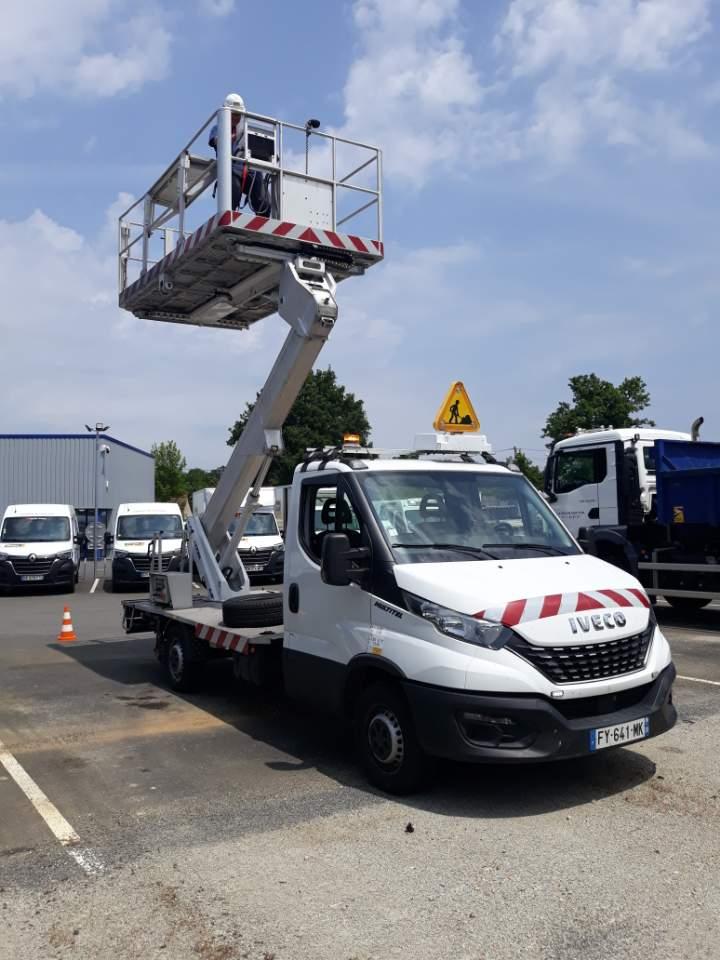 Occasion Iveco Daily 35S14 Plateau Nacelle 6m50 Spécial tunnel