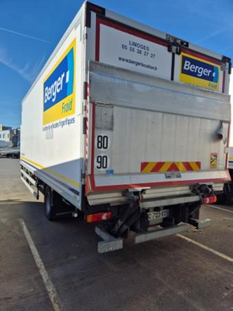 Occasion Renault D12 LOW 4x2 210 cv Fourgon Frigorifique LAMBERET Groupe CARRIER Supra 750 avec hayon Rabattable