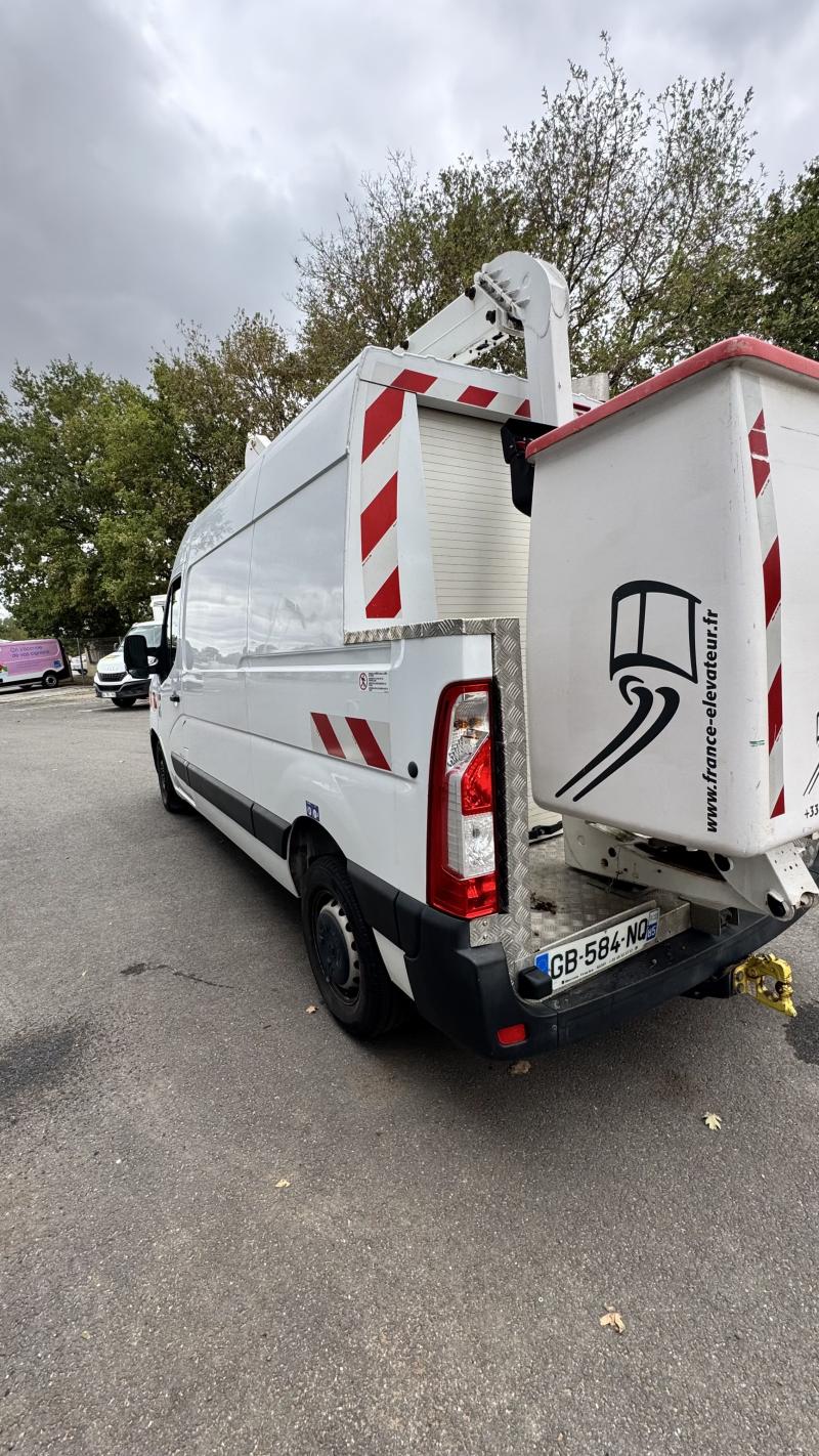 Occasion Renault Master tronqué 145Cv Nacelle 121Ftcc 12m Panier 1 pers