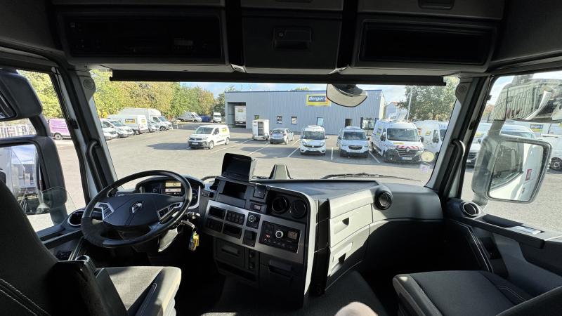 Occasion Renault T380 P6x2 Fourgon 26T avec attelage