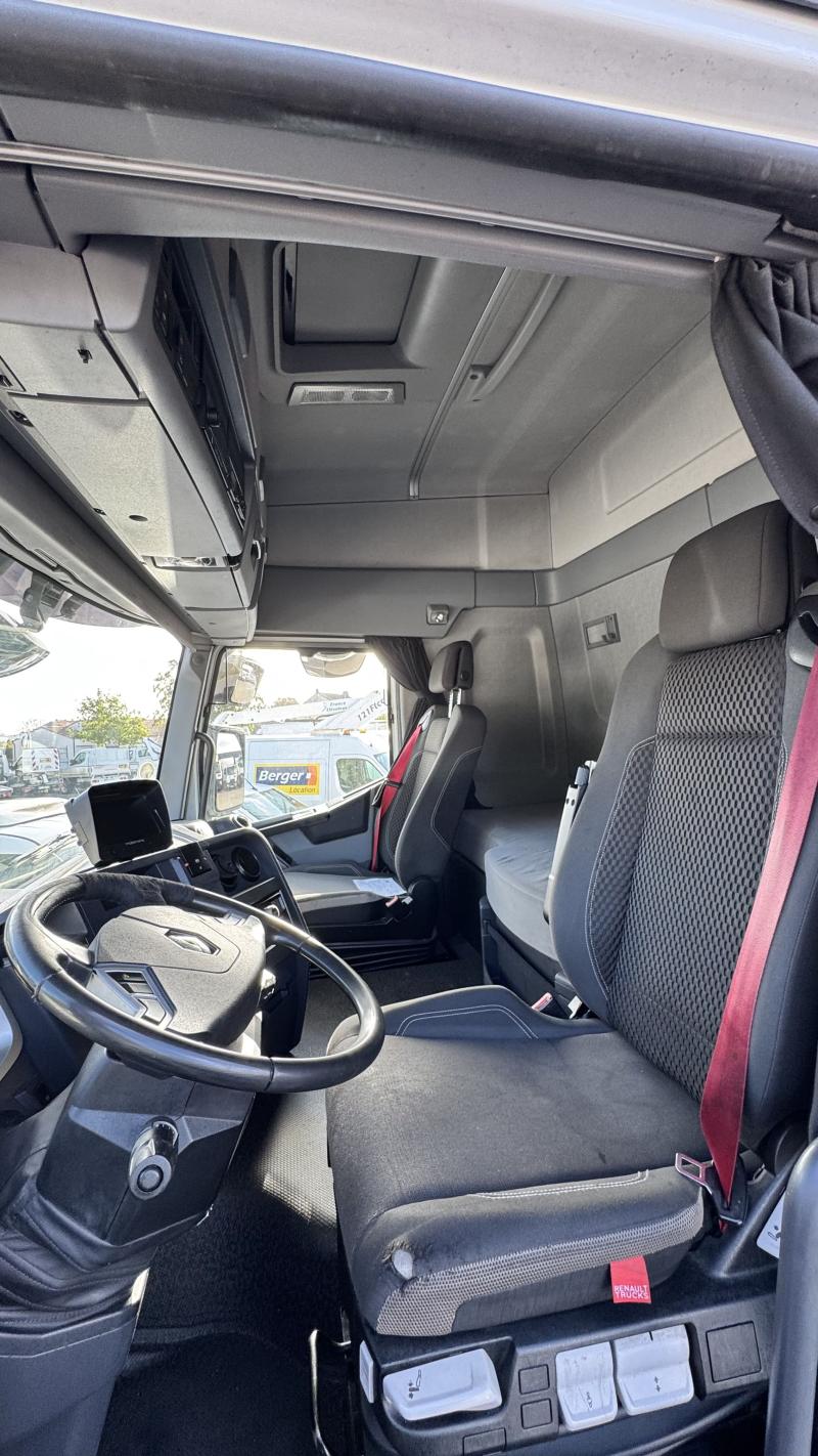 Occasion Renault T380 P6x2 Fourgon 26T avec attelage