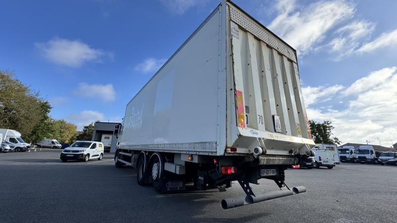 Occasion Renault T380 P6x2 Fourgon 26T avec attelage