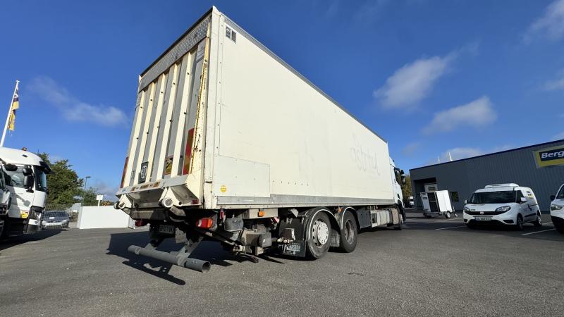 Occasion Renault T380 P6x2 Fourgon 26T avec attelage