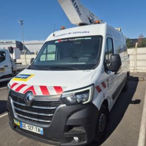 Image de Renault Master Red Fourgon 145.35 L2H2 Nacelle Tronquée France élévateur 121 Ftcc